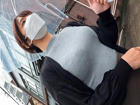 天然巨乳を揉む　豊満ユサユサおっぱいを着衣や生や下着で揉んだり吸ったりこねくり回したり　サンプル画像04